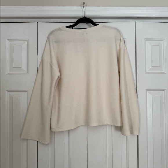 Versona Women’s White/Cream Feminine Minimalist Long Sleeve Top Size Large - Picture 5 of 5